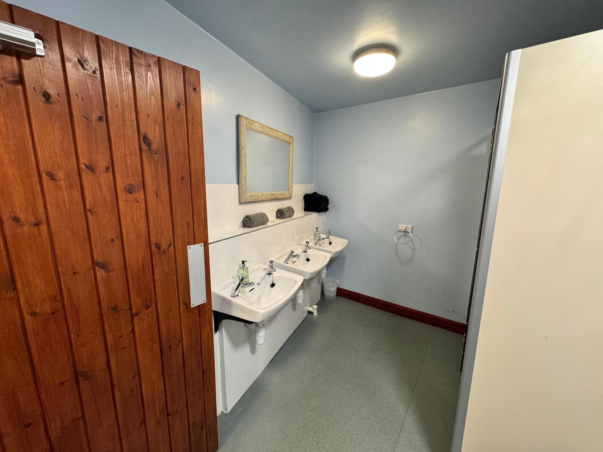 Lands End Hostel And B&B เซ็นเนน ภายนอก รูปภาพ