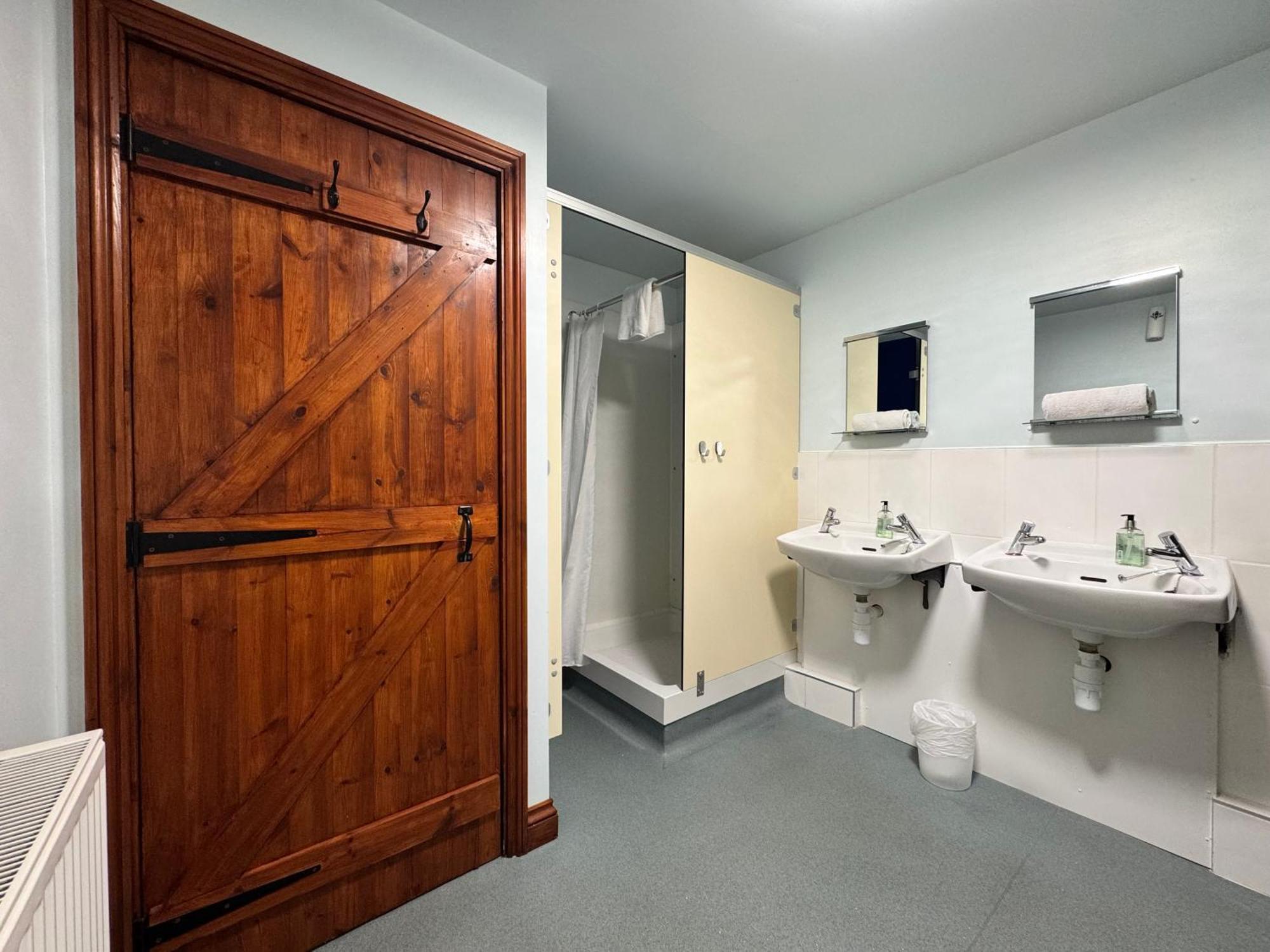 Lands End Hostel And B&B เซ็นเนน ภายนอก รูปภาพ